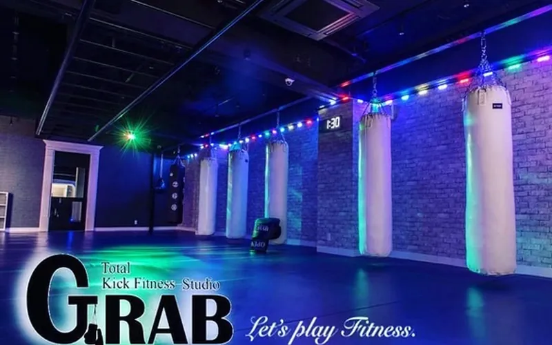 Total Kick Fitness Studio Grab
